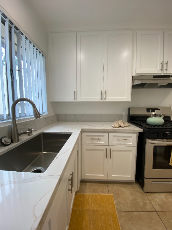 Building Photo - 283 S El Molino Ave