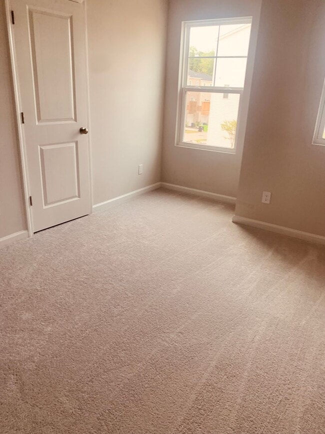 Building Photo - BRAND NEW TOWNHOME! 2 CAR GARAGE. SCREENED IN PORCH. MODERN KITCHEN. OPEN CONCEPT LIVING. BONUS ROOM