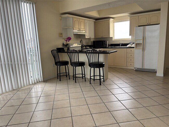 Building Photo - 3500 Coral Wy
