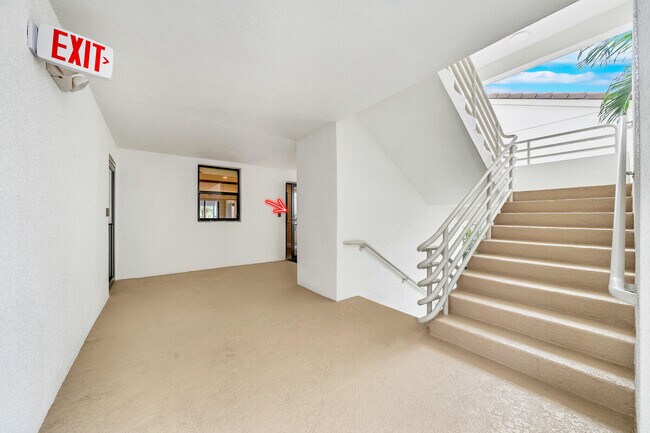 Building Photo - 827 Oak Harbour Dr