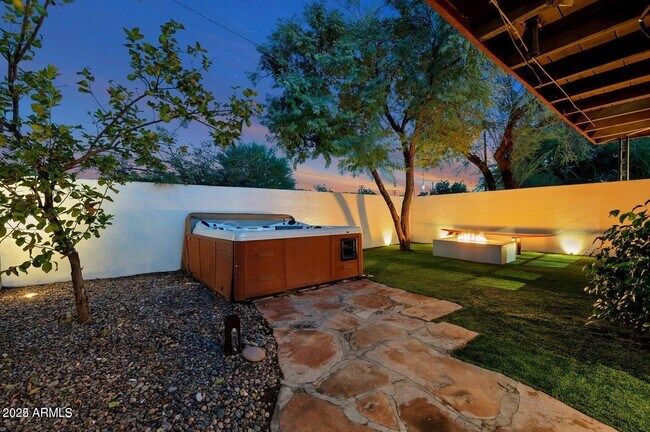 Building Photo - 902 W Verde Ln