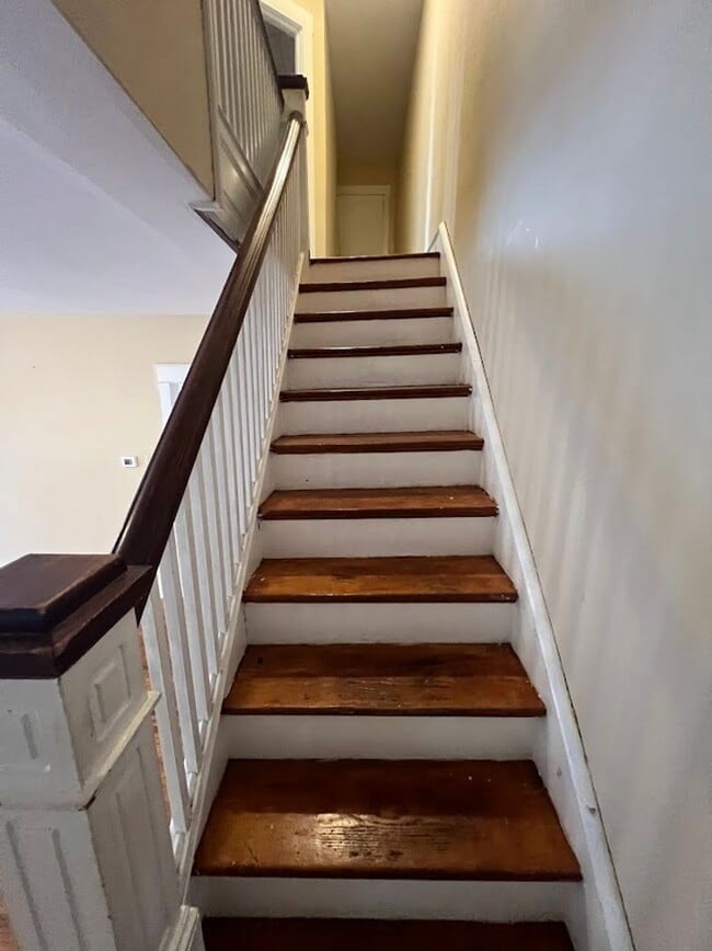 Building Photo - 4 Bedroom House