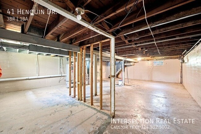 Building Photo - 41 Henquin Dr