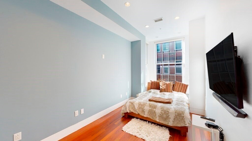 Building Photo - 49 N Margin St