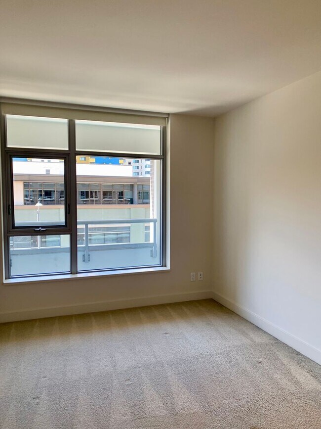 Building Photo - Insignia Condominium ~ Belltown/South Lake...