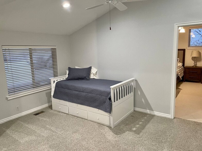 Building Photo - 2586 E 6710 S