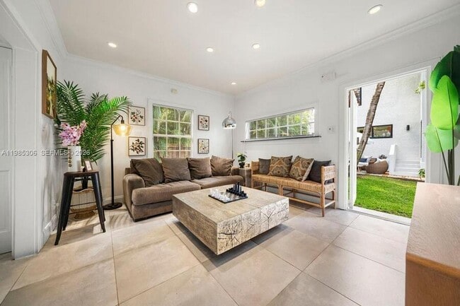 Building Photo - 151 NE 43rd St