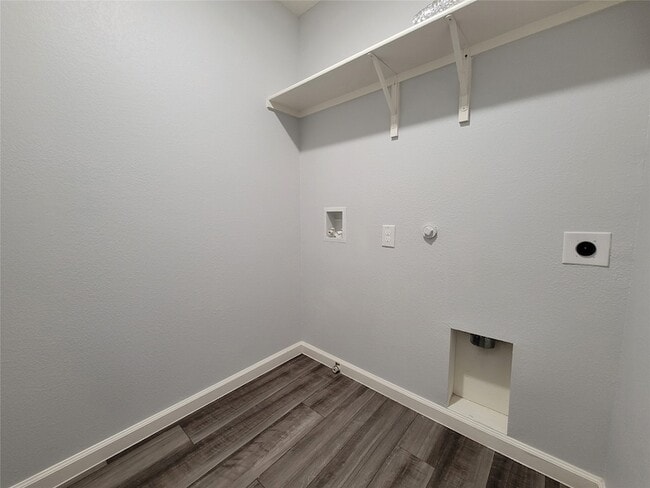 Building Photo - 6820 Bonanza Way