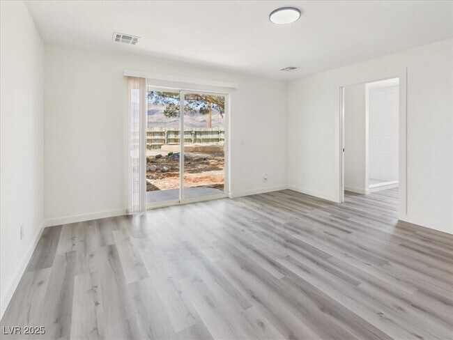 Building Photo - 5610 N Linda St