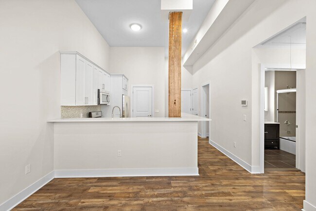 Building Photo - 6200 Hudson Ave