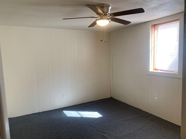 Building Photo - 4 BR/2 BATH HOUSE NEAR AUGUSTANA & USF W/ ...