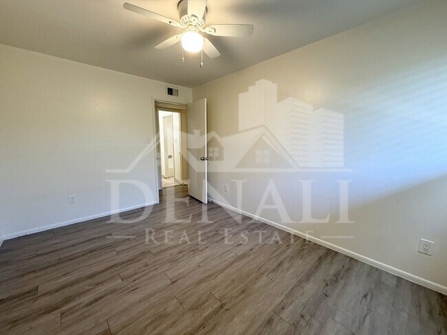 Building Photo - 4719 N 15th Ave
