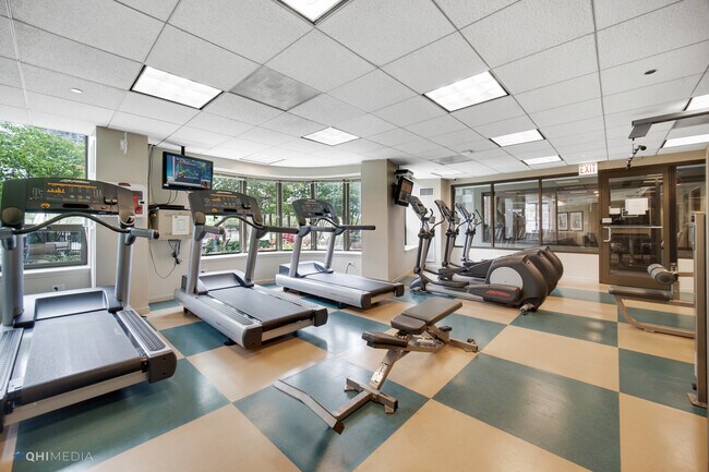Building Photo - 400 N La Salle Dr