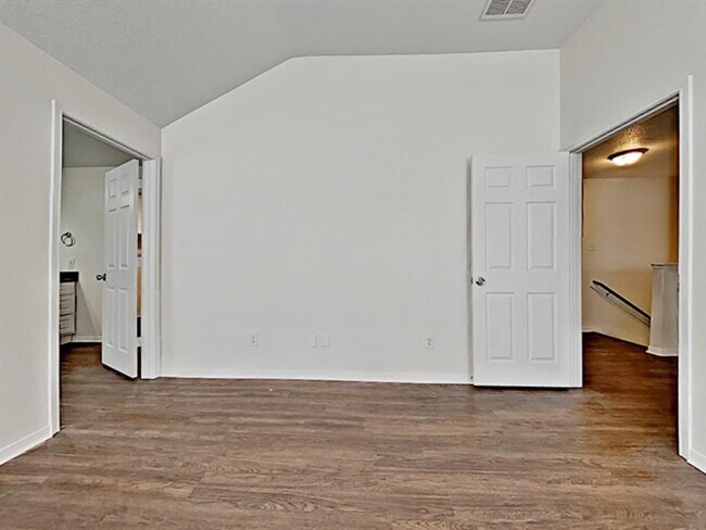 Building Photo - 16973 Scenic Knoll