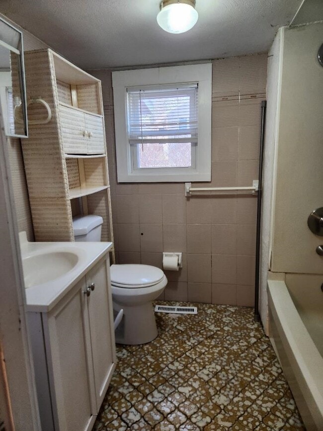 Building Photo - 3 Chase St