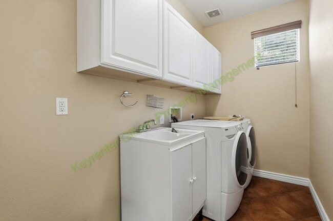 Building Photo - Charming 3-bed/2-bath Gilbert Home in Prime Location!