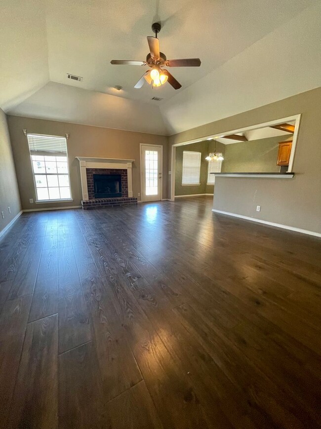 Building Photo - BIXBY SCHOOLS!! Charming Home w/fireplace.