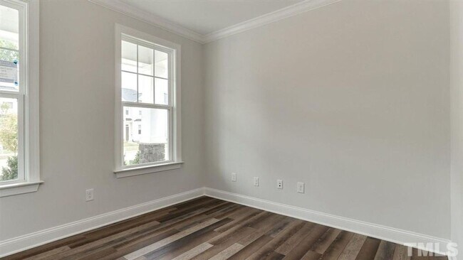 Building Photo - Chapel Hill 5 Bedroom/ 3 bath Home Gourmet Kitchen Fireplace and Fenced yard!
