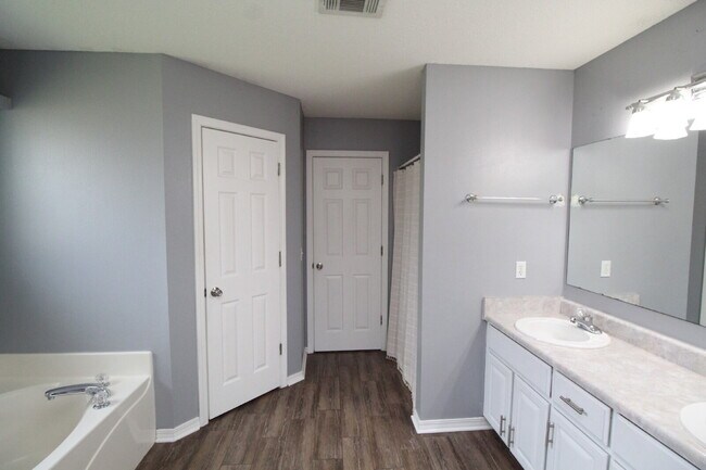 Building Photo - Spacious Southwest Pensacola Home with 2-Car Garage & Fenced Yard – ½ Off First Month’s Rent!