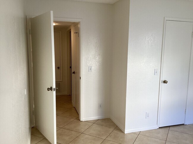 Building Photo - Downstairs Condo Located in the Gated Community of Las Palmas