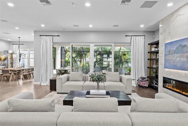 Building Photo - 3624 S Gardenia Ave