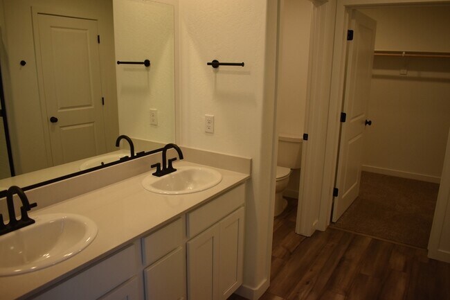 Building Photo - 4123 Scarlet Ct