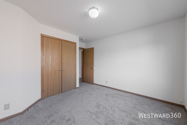 Building Photo - 915 Spiros Ct