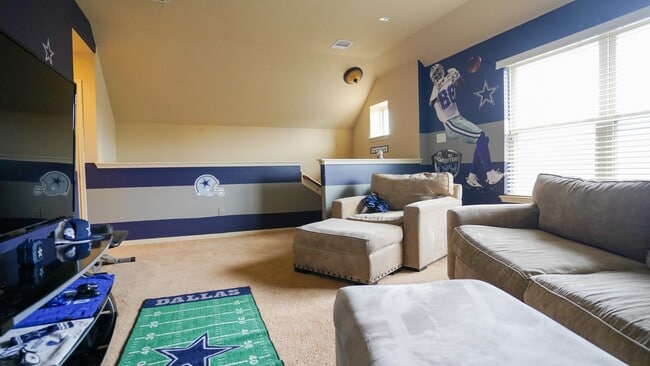 Building Photo - 2109 Mooncrest Dr