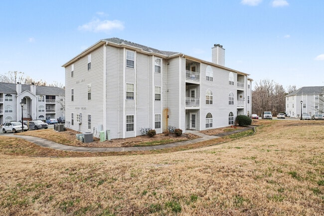 Building Photo - 421 Rivertree Ln