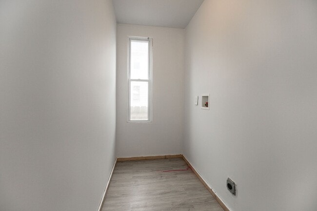 Building Photo - 3300 W 54th St