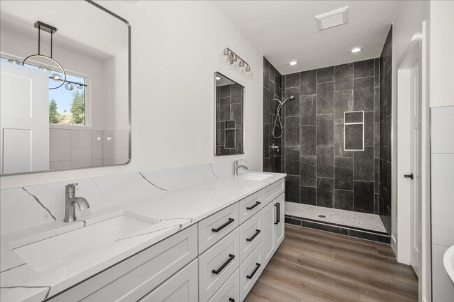 Building Photo - $3,800 - 4 Bed / 3 Bath Stunning Brand New...