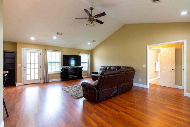 Building Photo - 1373 Darden Rd