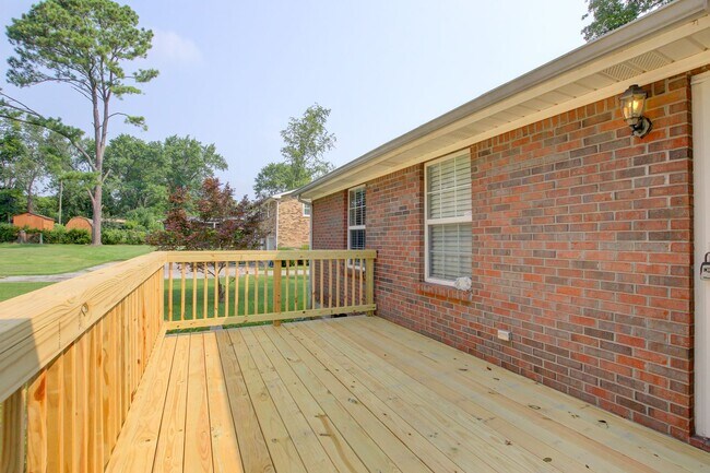 Building Photo - 2104 Pea Ridge Rd