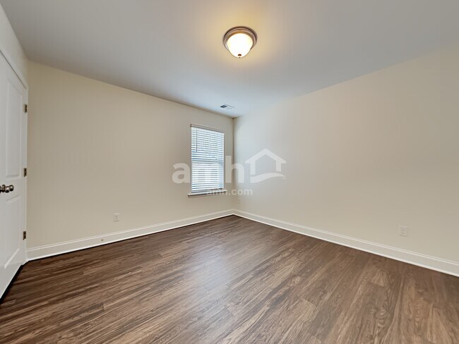 Building Photo - 404 Ronter Ct
