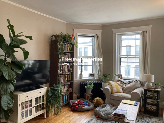 Building Photo - 1572 Commonwealth Ave