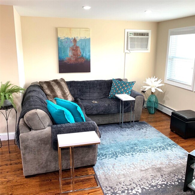 Building Photo - 521 W Park Ave