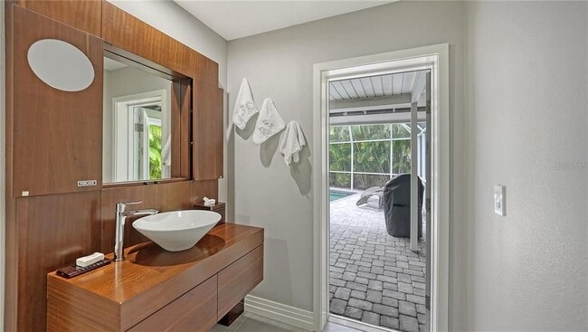 Building Photo - 245 Bird Key Dr