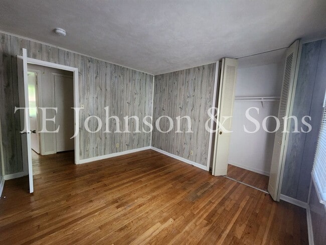 Building Photo - 3 Bed Home Situated near Hwy. 311 & Local Golf Course