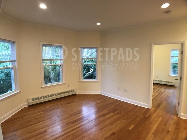 Building Photo - 2 bedroom in Cambridge MA 02138