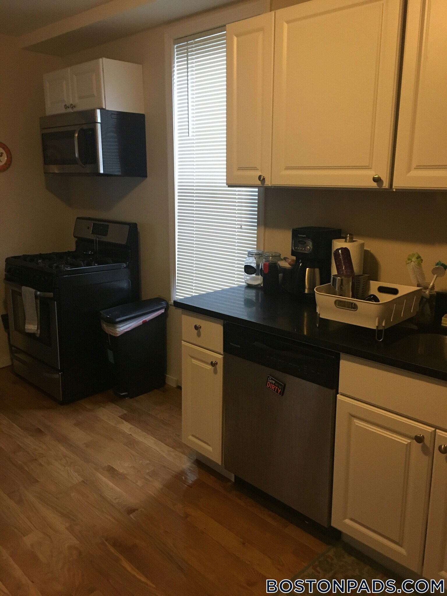 Building Photo - 506 E Broadway