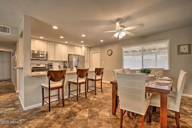 Building Photo - 609 S Priest Dr