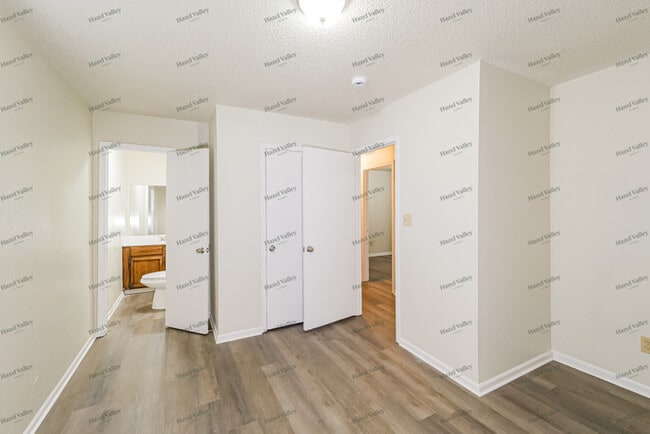 Building Photo - 819 NE Pollard St