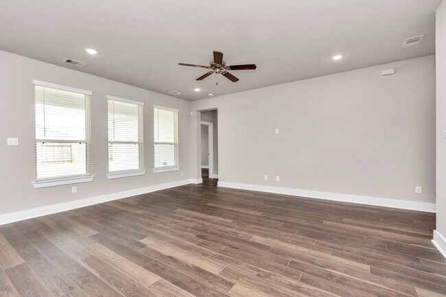 Building Photo - Live Oak