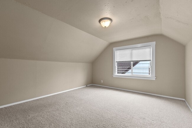 Building Photo - 3bd/1.75ba Seattle Home