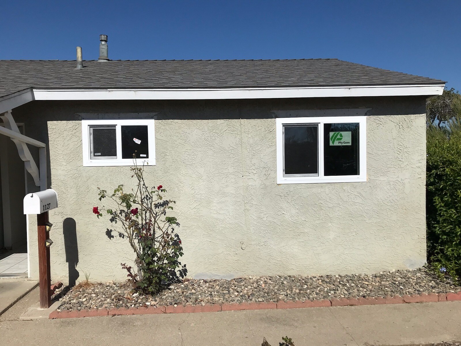 Building Photo - 1127 E Donovan Rd