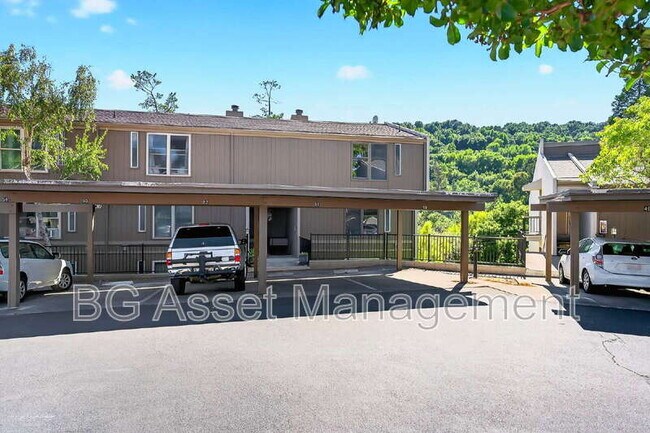 Building Photo - 2079 Ascot Dr