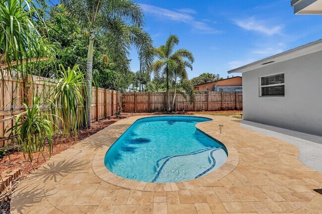 Building Photo - 2920 NE 8th Terrace