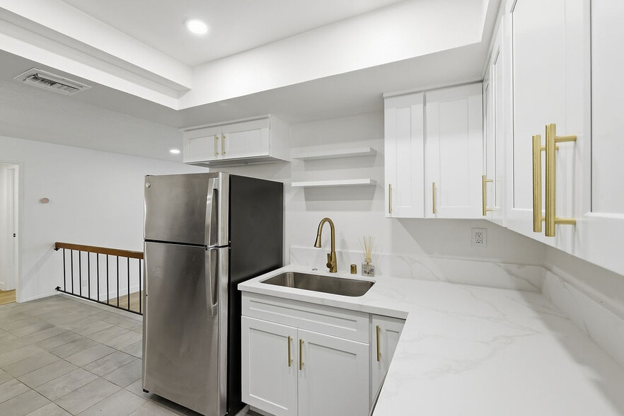 Building Photo - 29105 Thousand Oaks Blvd