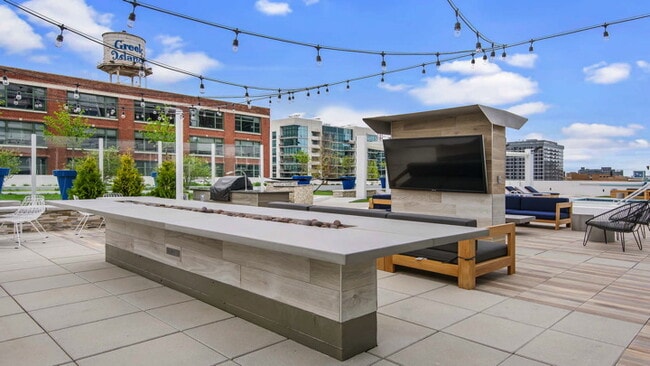 Building Photo - 315 S Halsted St