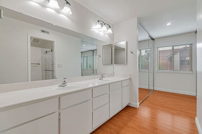 Building Photo - Cupertino Schools - Beautifully Updated Co...